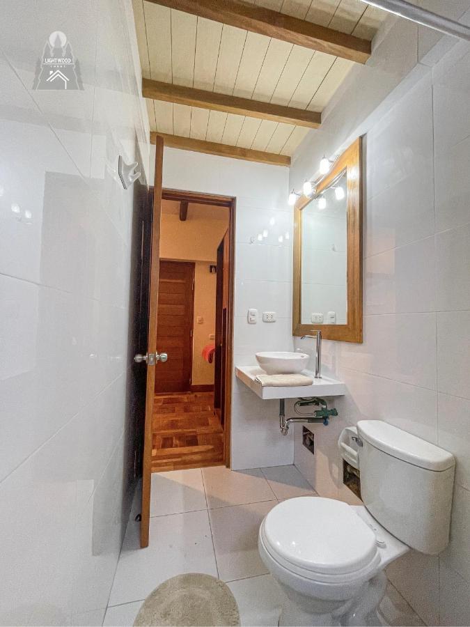 Light Wood Hotel Calca Exterior foto